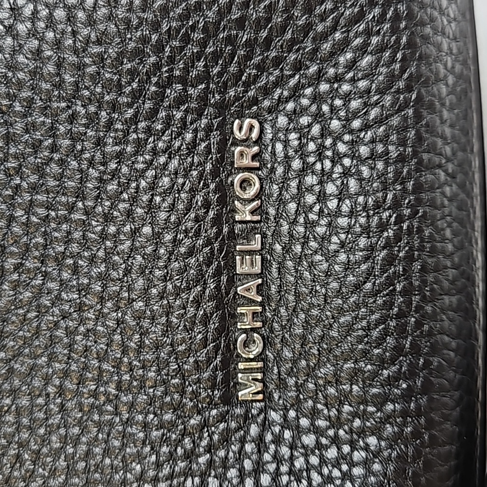 Michael Kors Lillie Messenger Bag Black with Silver Hardware - Picture 6 of 17